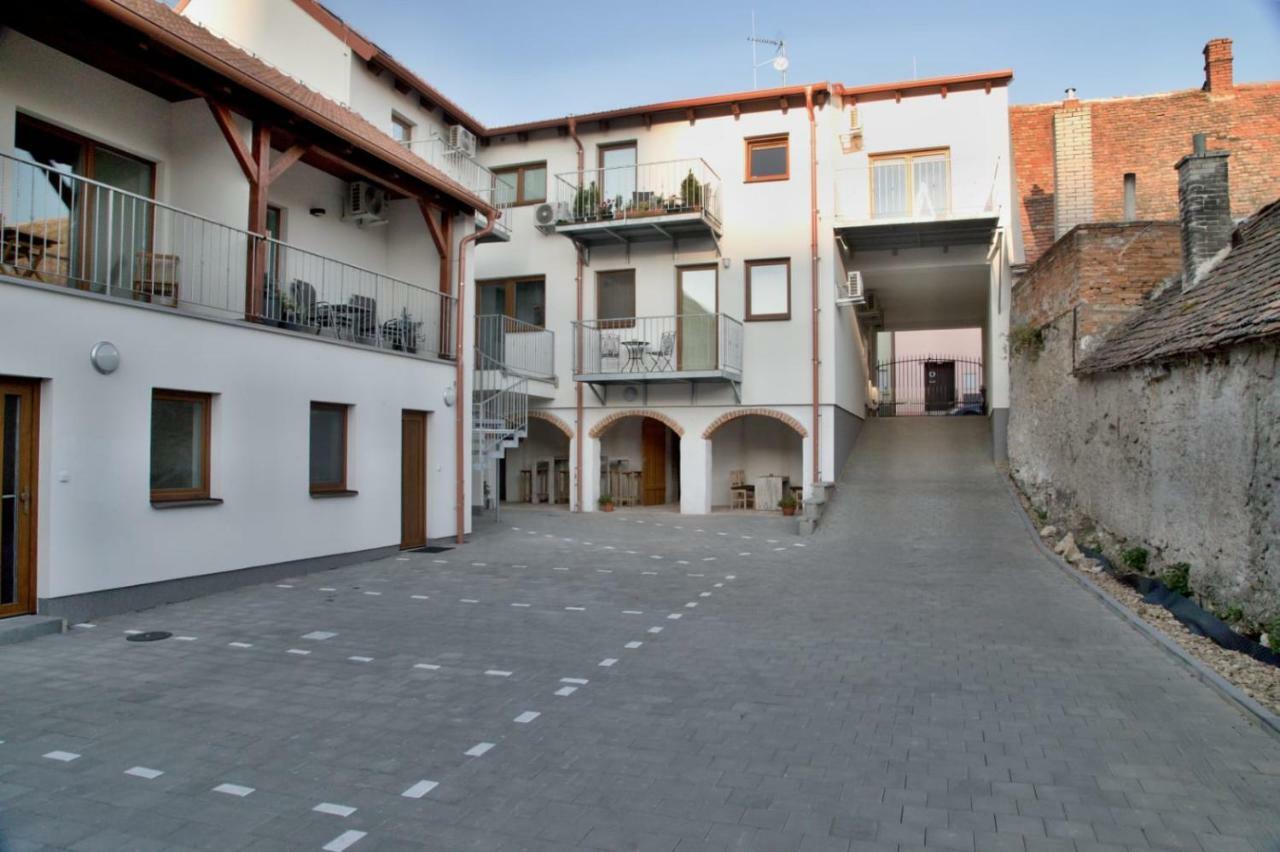 Rezidence Konevova, Mikulov Apartamento Exterior foto